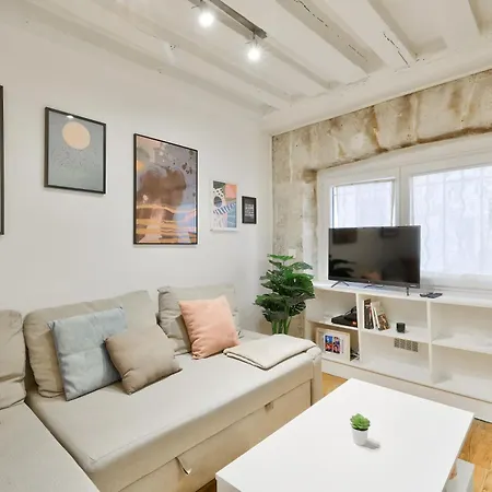 Modern Parisian Retreat Cozy T2 In 02