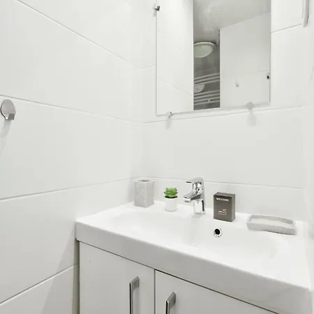 Apartment Modern Parisian Retreat Cozy T2 In 02