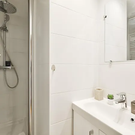 Modern Parisian Retreat Cozy T2 In 02 *