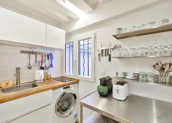 Modern Parisian Retreat Cozy T2 In 02 Parijs
